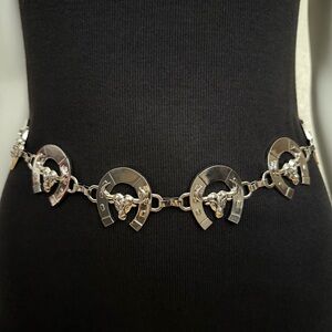 Silver tone metallic horse shoe bull head accents chain belt